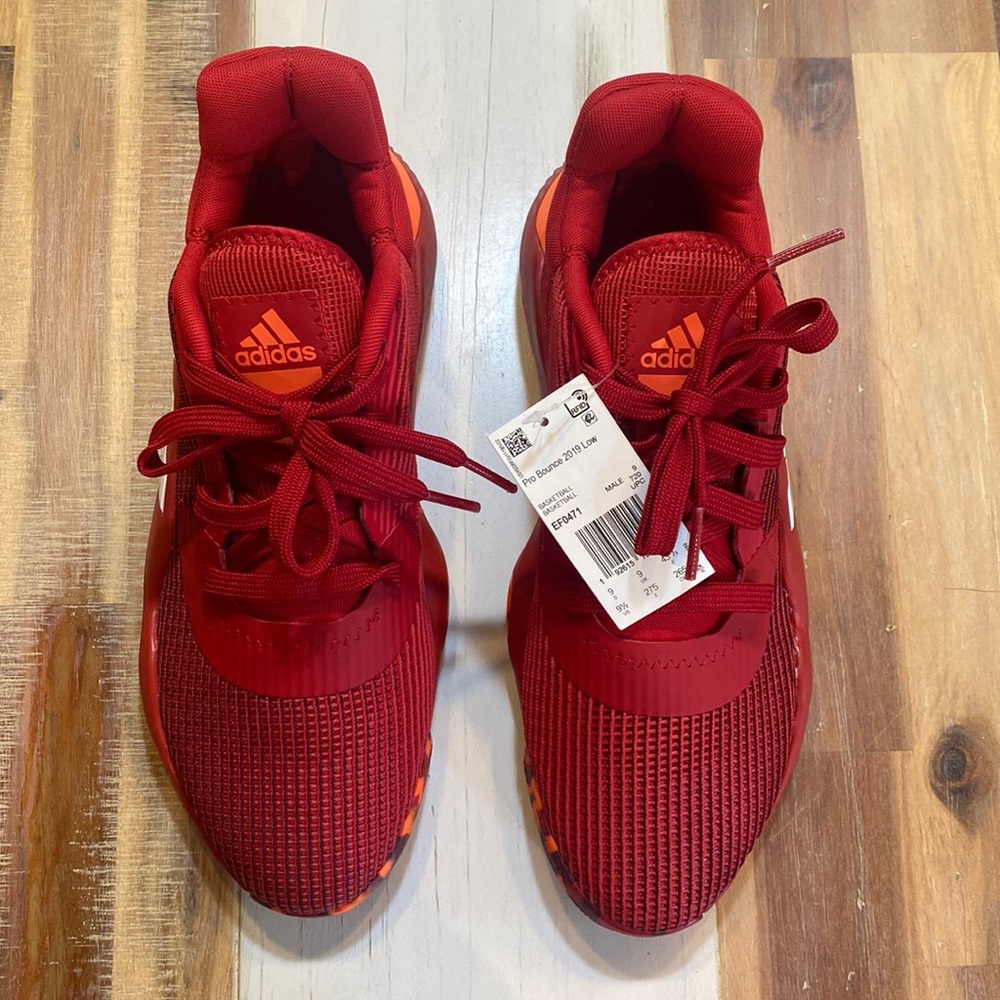 MWT Adidas Pro Bounce 9.5 Shoes